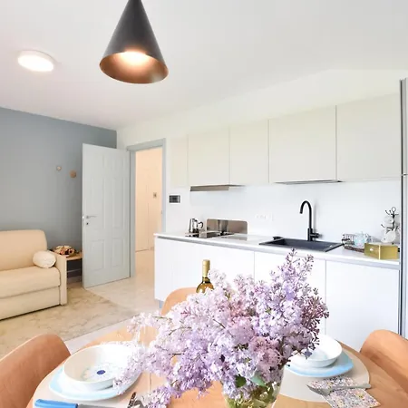 Apartment 1 Bedroom Cozy In Borgofranco Divrea *